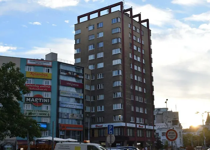 22nd Uprising Square Lejlighed